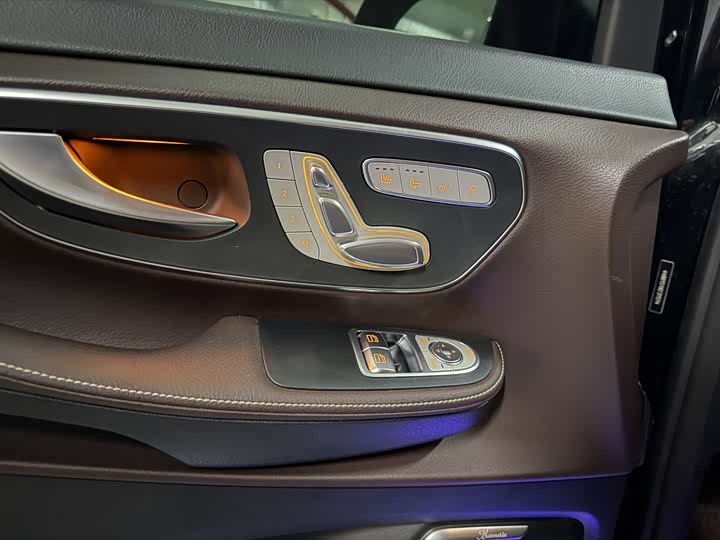 Zdjęcie 8 - Mercedes-Benz V-Class