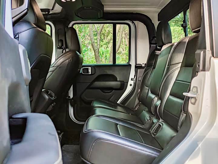 Фото 5 - Jeep Gladiator