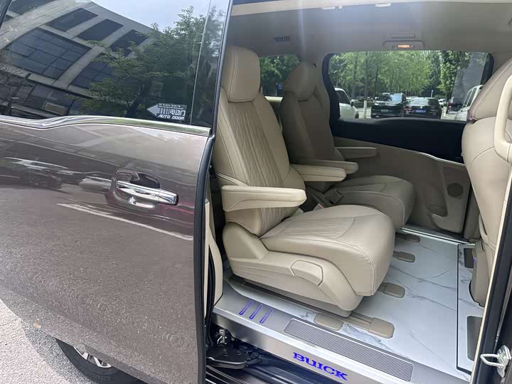 Zdjęcie 6 - Buick GL8 ES