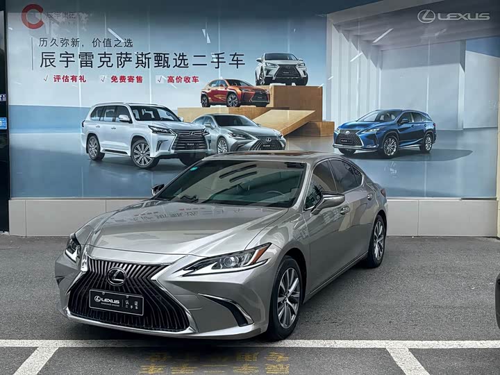Фото 1 - Lexus ES