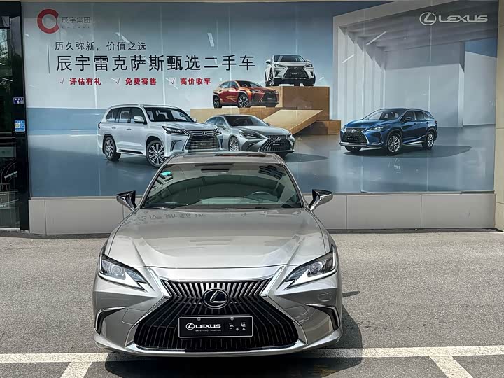 Фото 2 - Lexus ES