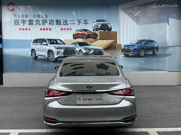 Фото 6 - Lexus ES