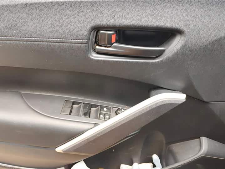Toyota Corolla Cross 2024 2024款 2.0L 智能电混双擎 先锋版