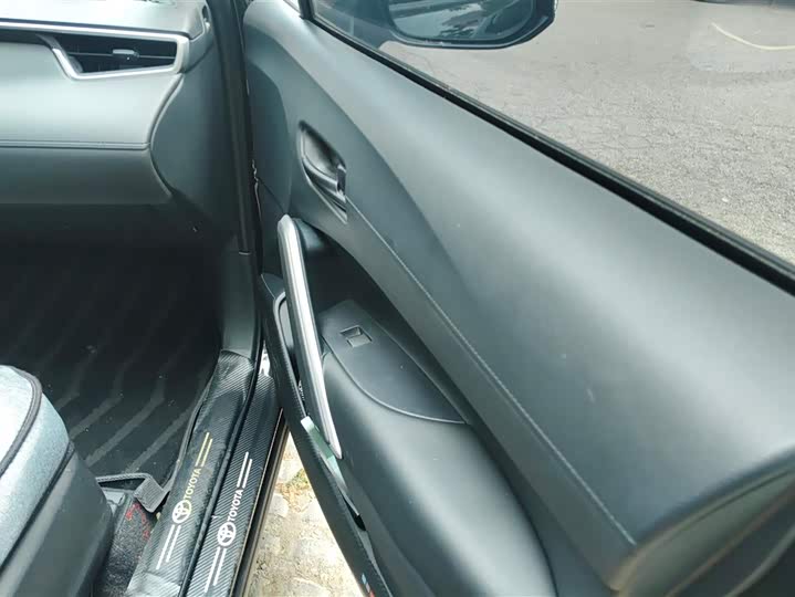 Toyota Corolla Cross 2024 2024款 2.0L 智能电混双擎 先锋版