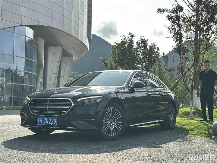Zdjęcie 1 - Mercedes-Benz E-Class