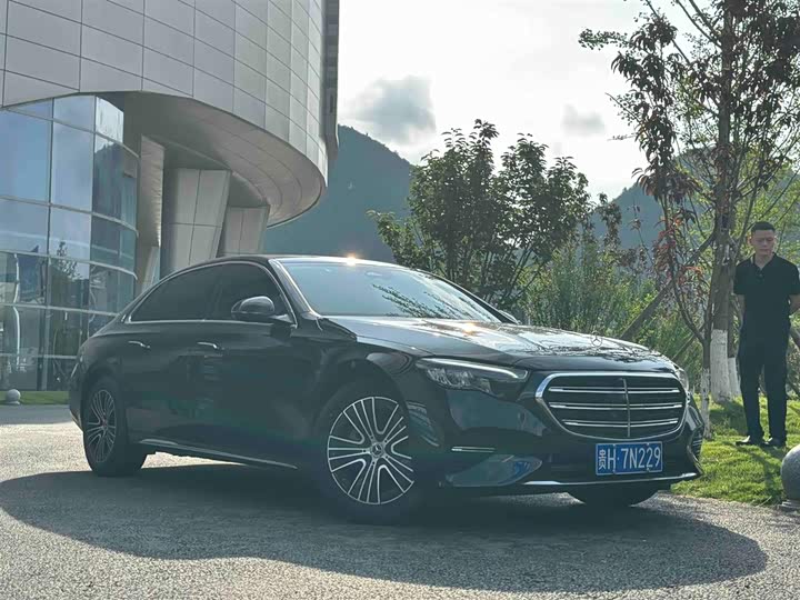 Zdjęcie 2 - Mercedes-Benz E-Class
