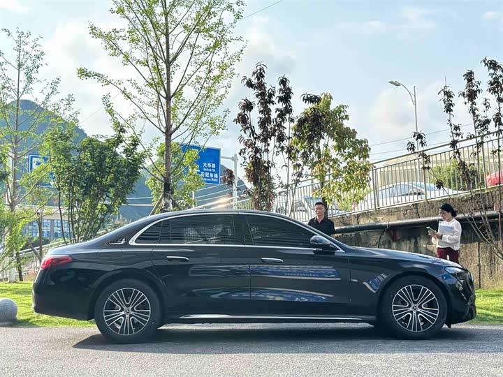 Zdjęcie 4 - Mercedes-Benz E-Class