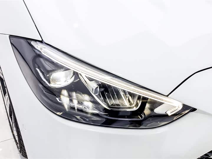 Фото 8 - Mercedes-Benz C-Class