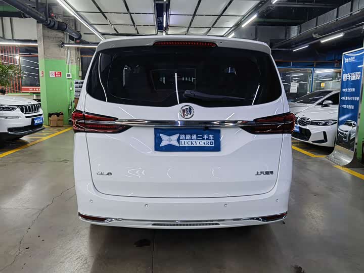Photo 5 - Buick GL8 ES