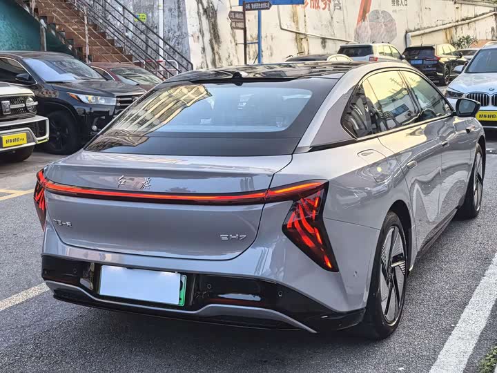 Hongqi EH7 2025 2025款 640 四驱 智选版