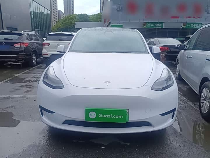 Фото 3 - Tesla Model Y