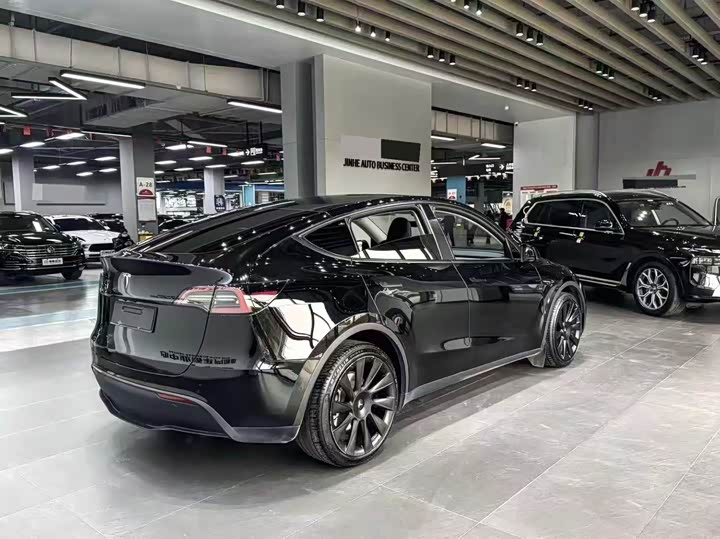Фото 8 - Tesla Model Y