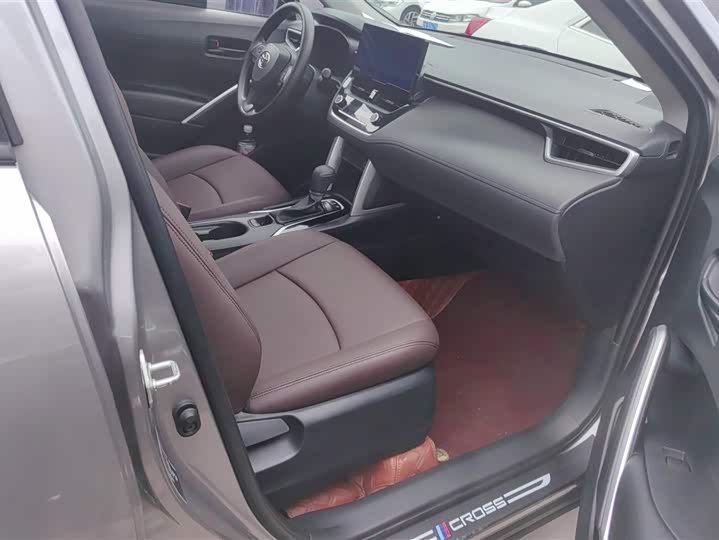 Фото 8 - Toyota Corolla Cross