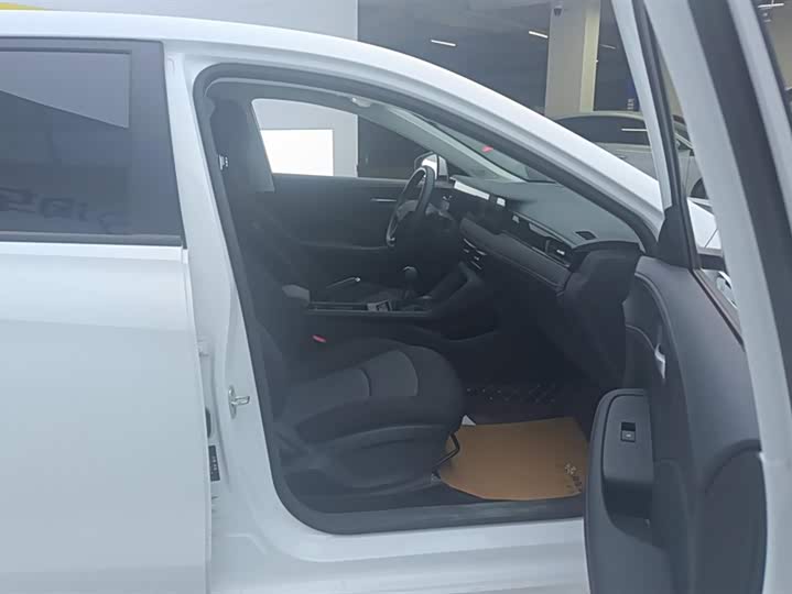 Roewe i5 2026 2026款 1.5L 手动舒享版