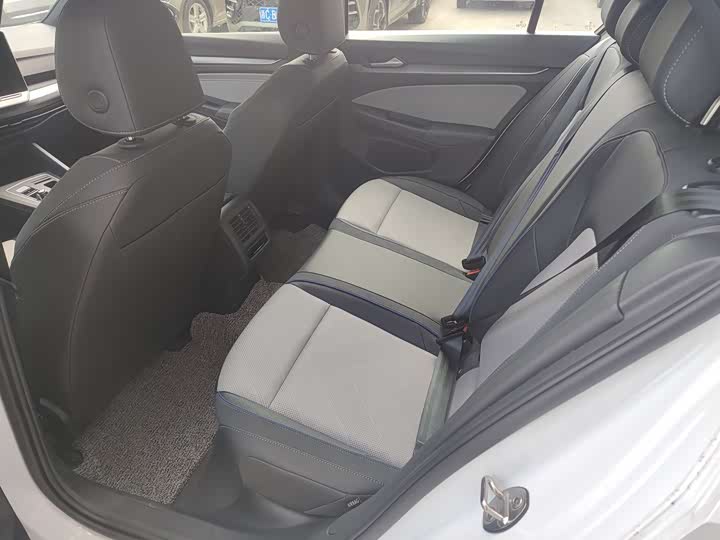Фото 6 - Volkswagen Golf
