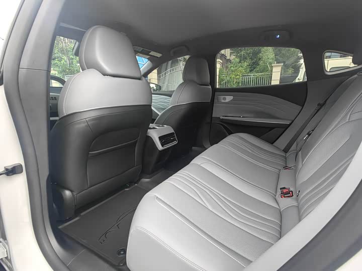 Geely Galaxy E8 2024 2024款 550km 后驱MAX