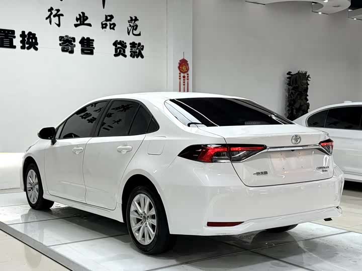 Фото 5 - Toyota Corolla