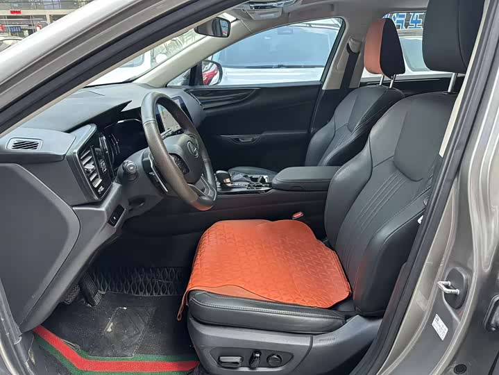 Photo 4 - Lexus NX