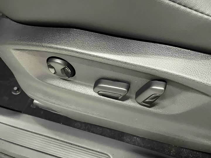 Volkswagen Touran L 2022 2022款 途安L 280TSI DSG拓界版 6座