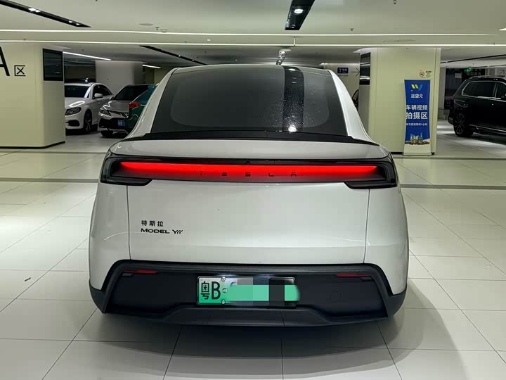 Photo 4 - Tesla Model Y