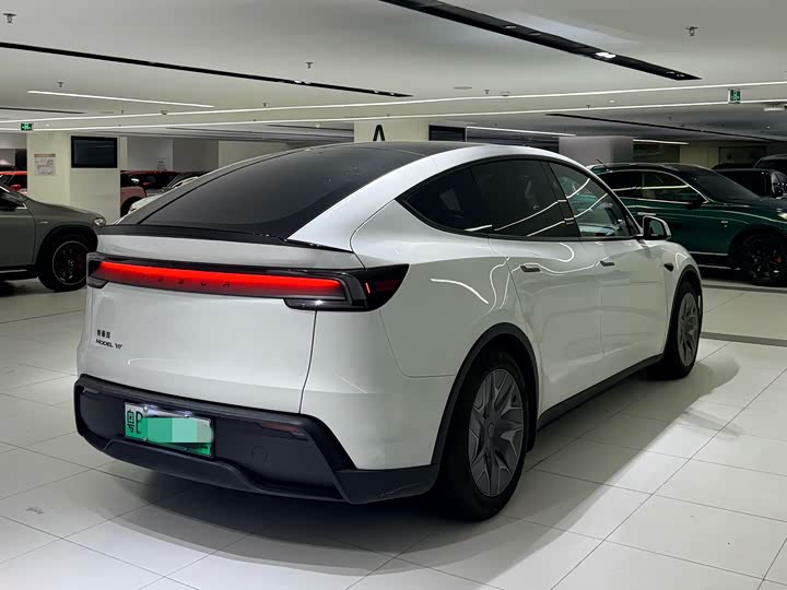 Photo 5 - Tesla Model Y