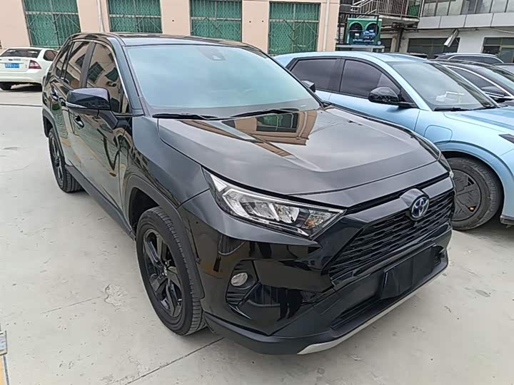 Фото 4 - Toyota RAV4
