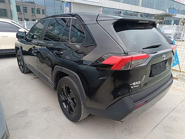 Фото 5 - Toyota RAV4