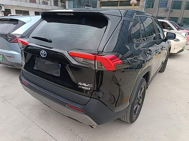 Фото 7 - Toyota RAV4