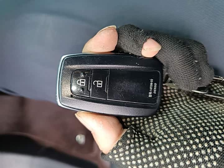 Фото 9 - Toyota RAV4