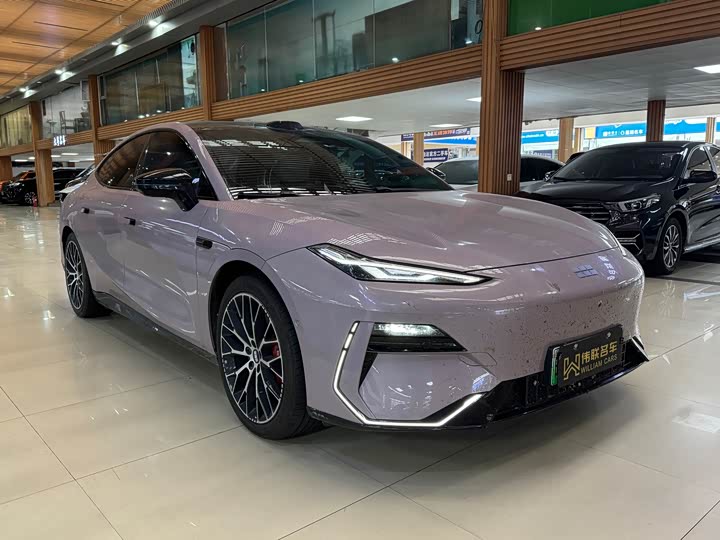 2025 Geely Galaxy E8