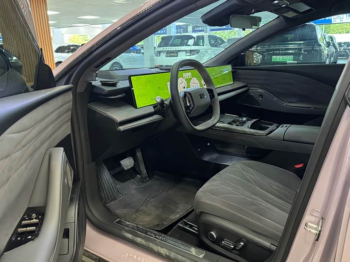 2025 Geely Galaxy E8
