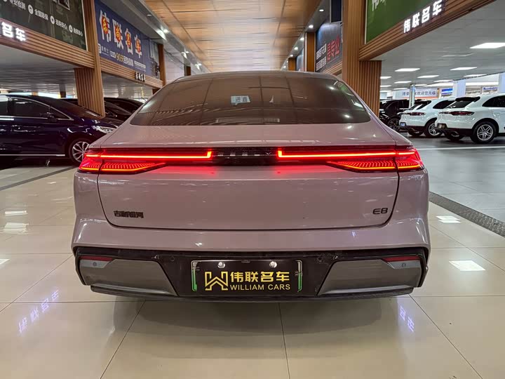 Geely Galaxy E8 2025 2025款 620km 四驱星舰激光雷达智驾版