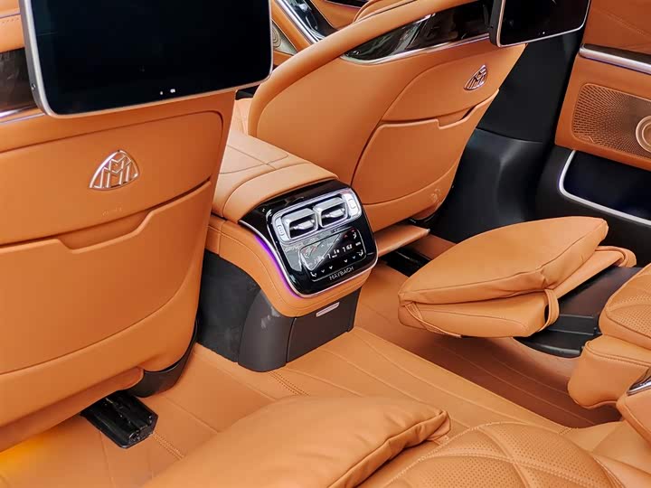 Фото 9 - Mercedes-Benz Maybach S-Class
