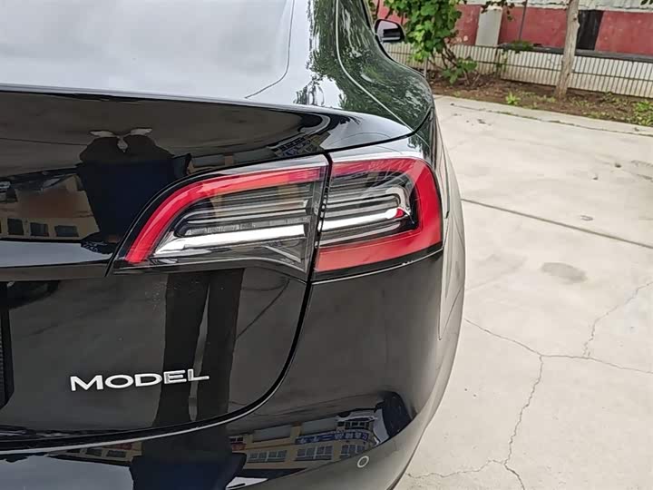Photo 8 - Tesla Model 3