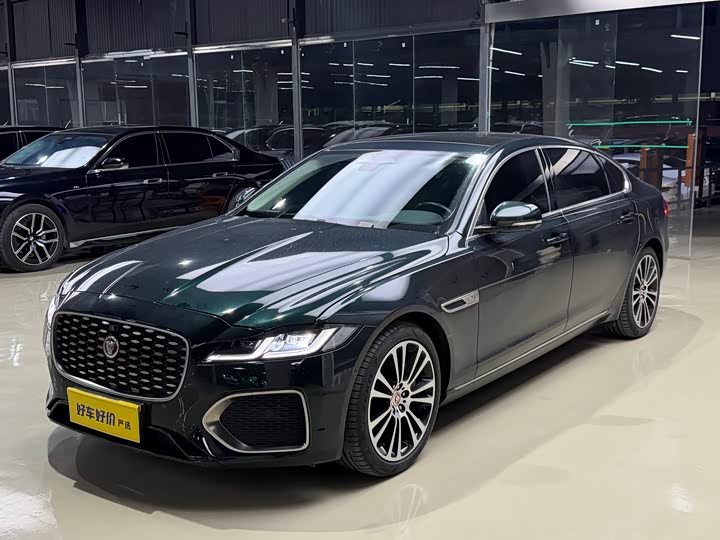Photo 3 - Jaguar XF L