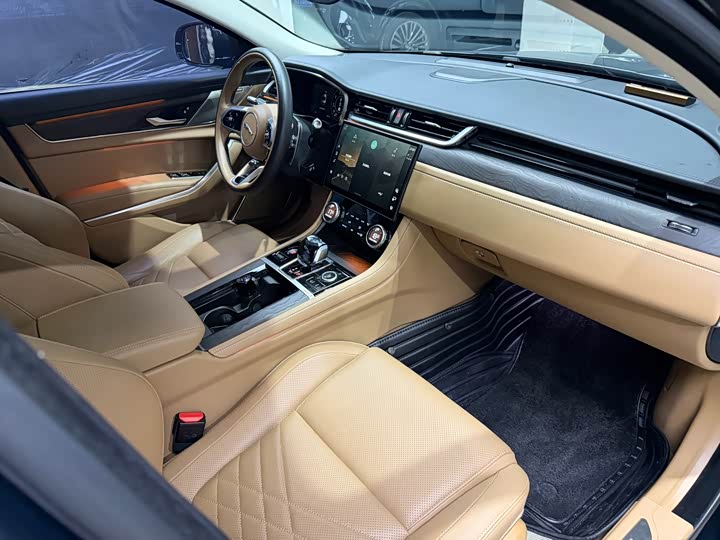 Photo 6 - Jaguar XF L