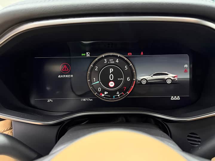 Photo 8 - Jaguar XF L