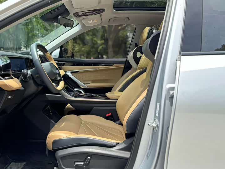 Фото 4 - Geely Atlas L