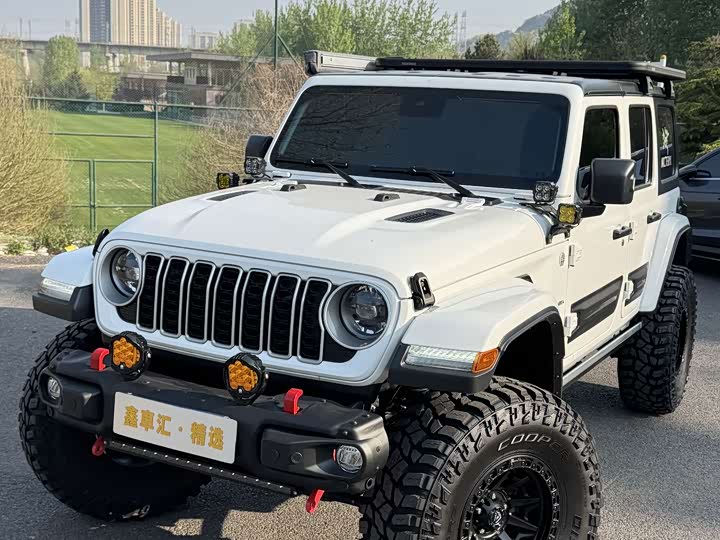 Jeep Wrangler 2024 2024款 2.0T 撒哈拉四门版