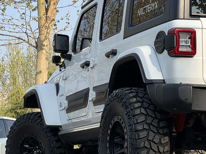Jeep Wrangler 2024 2024款 2.0T 撒哈拉四门版