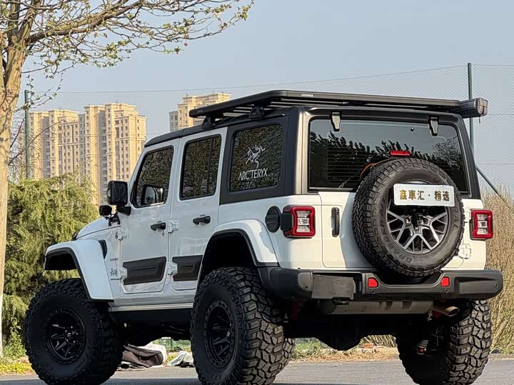 Jeep Wrangler 2024 2024款 2.0T 撒哈拉四门版