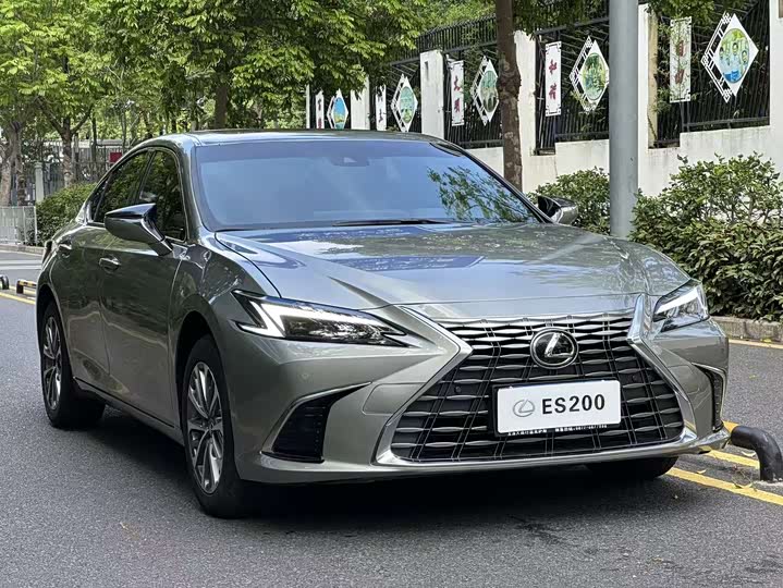 صورة 3 - Lexus ES