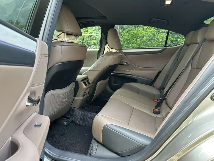 صورة 5 - Lexus ES