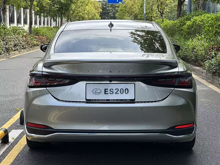 صورة 7 - Lexus ES