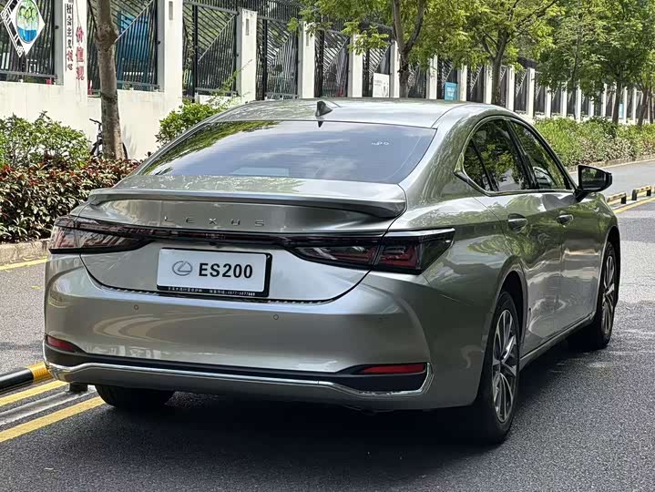 صورة 8 - Lexus ES
