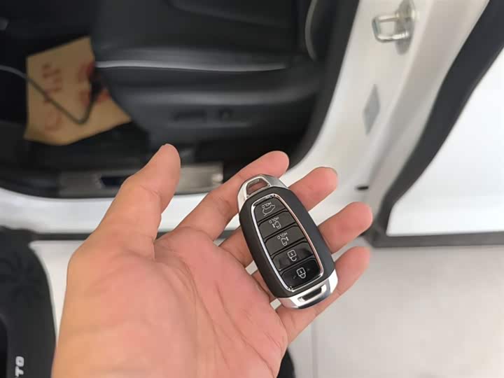 Фото 9 - Hyundai Custo