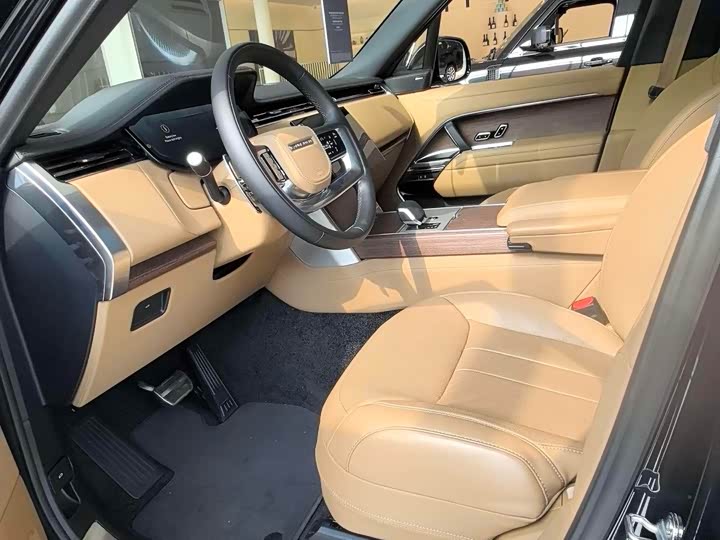 Land Rover Range Rover 2026 2026款 3.0 L6 400PS SE长轴版