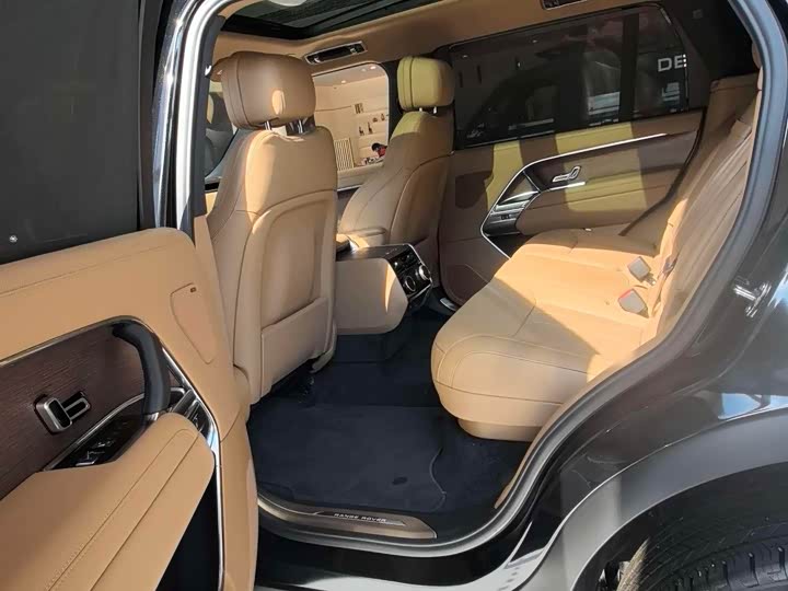 Land Rover Range Rover 2026 2026款 3.0 L6 400PS SE长轴版