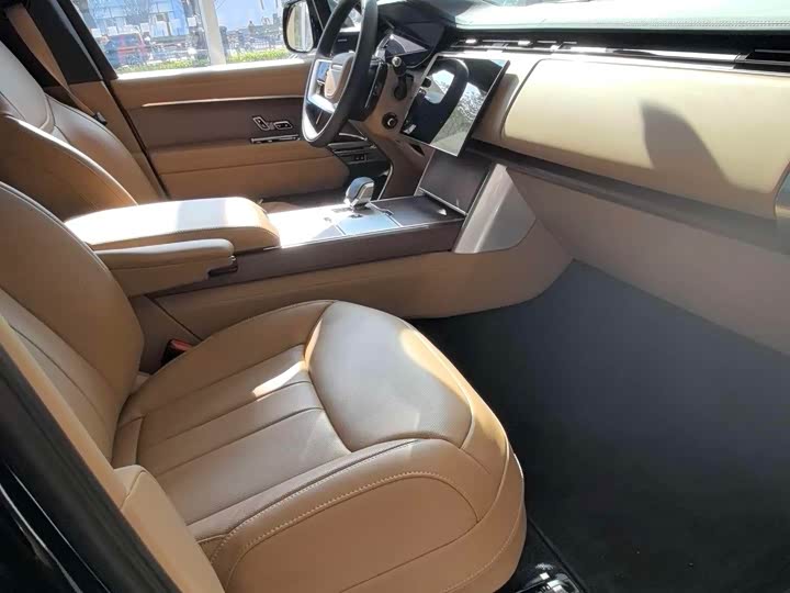 Land Rover Range Rover 2026 2026款 3.0 L6 400PS SE长轴版