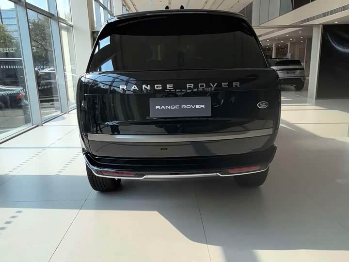 Land Rover Range Rover 2026 2026款 3.0 L6 400PS SE长轴版